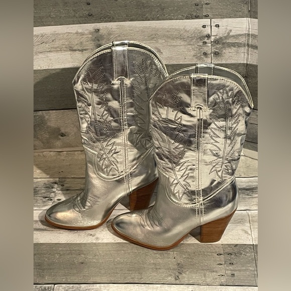 Miranda Lambert Vegan Leather Shiny Silver Cowboy Boots - Picture 1 of 16